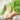 zielona fasolka szparagowa na drewnianej desce