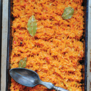 widok z góry na rybę po grecku